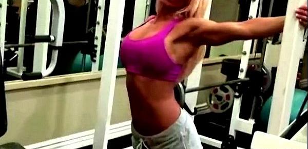  Blonde Gets Horny While Hitting The Gym